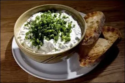 À Lyon, dans quoi déguste-t-on la cervelle de canut ?