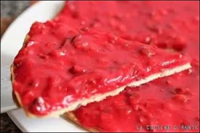 Que trouve-t-on sur cette tarte sucrée ?