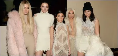 De quelles surs est-elle la plus proche ?