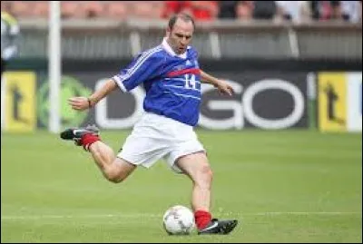 Alain Boghossian a joué une partie de la finale de la Coupe du monde de football en 1998. Quel joueur français n'était pas sur le terrain à ses côtés ?