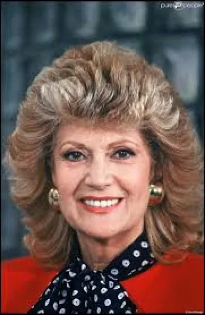 Dans quelle sitcom Rosy Varte avait-elle le premier rôle aux côtés de Jean-Marc Thibault et Marthe Villalonga ?