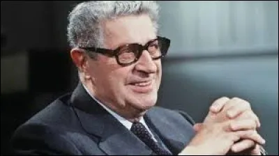 Dans quel pays vivaient les parents de l'écrivain Henri Troyat avant d'émigrer vers la France ?