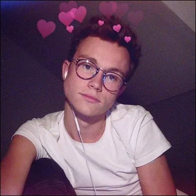 Quel est son pseudo sur YouTube ?