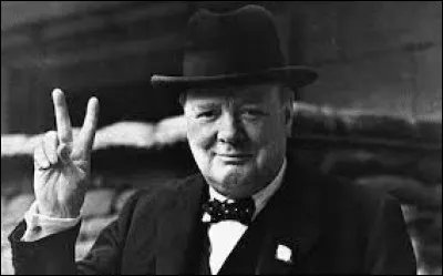 "Vous avez eu à choisir entre la guerre et le déshonneur ; vous avez choisi le déshonneur, vous aurez la guerre". A qui Winston Churchill s'adresse-t-il ?