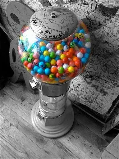 Qui chantait "J'ai mis ma vie à la gomme dans des guitares Bubble gum" ?