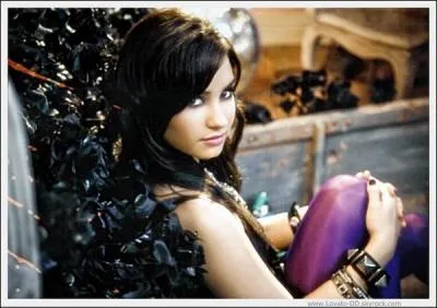 Trouvez le titre  partir de ces paroles : ' Before I fall, too fast, kiss me quick, but make it last'