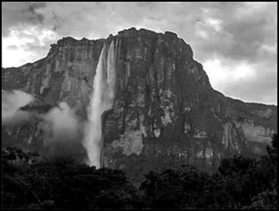 Voici une image de la plus haute chute d'eau du monde. Dans quel pays se situe-t-elle ?