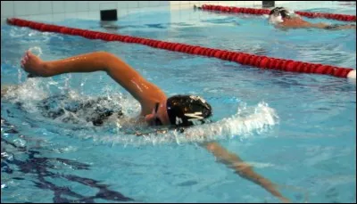 Nager entre ____eaux.