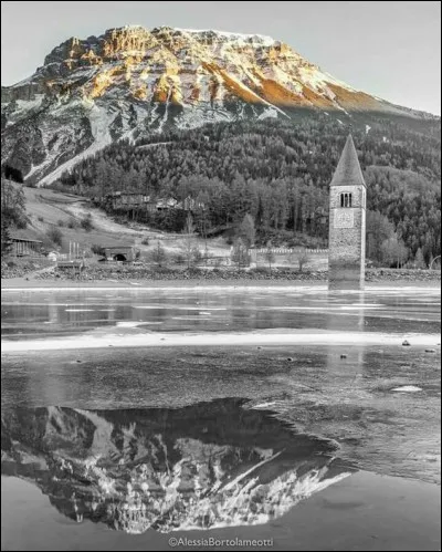 Quels lacs sont évoqués dans une autre chanson de Sardou ?