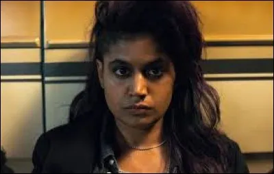 Quel est le nom de la sur de 011 ?