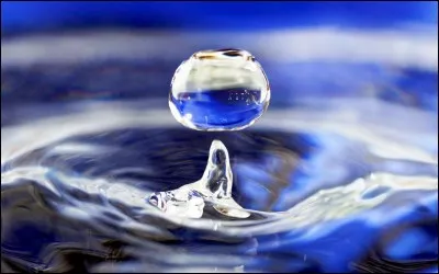 Quelle est la formule chimique de l'eau pure ?