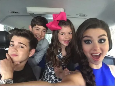 Qui est le plus grand entre Billy et Nora ?