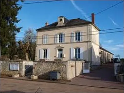 Commune de Bourgogne-Franche-Comté, dans l'arrondissement de Cosne-Cours-sur-Loire, Perroy se situe dans le département ...