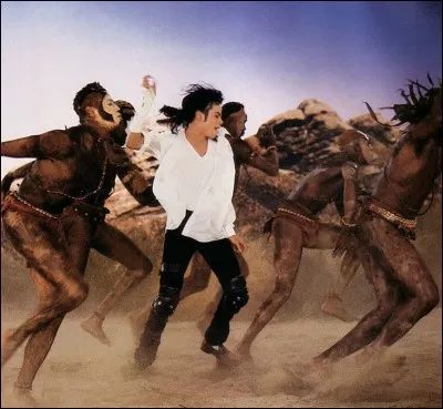Michael Jackson a chanté "Black Or White".