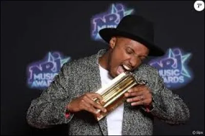 Dans quelle catégorie obtient-il un Nrj Music Award en 2017 ?