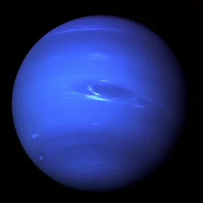 Neptune, la planète la plus éloignée du Soleil, sans compter les planètes naines, est située à environ 4 milliards de km de celui-ci. Cela semble beaucoup, mais combien cela fait-il en année lumière ?