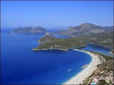 Quel pays la mer Noire ne borde-t-elle pas ?