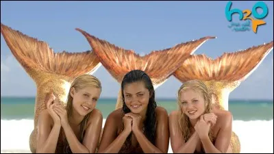 Dans la série "H2O", comment s'appellent les 3 filles qui se transforment en sirènes dix secondes après être rentrées en contact avec l'eau ?
