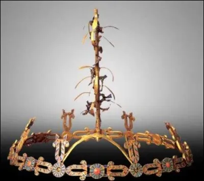 L'explorateur égyptologue français Jacques de Morgan en avril 1894, face à ce diadème qu'il venait de découvrir dit : "je ne crois pas que, même de nos jours, un joaillier puisse arriver à une perfection aussi grande." À quelle princesse appartenait-il ?