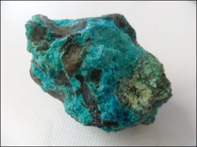 Quelle est la pierre précieuse symbolisant la coiffure du Dieu ?