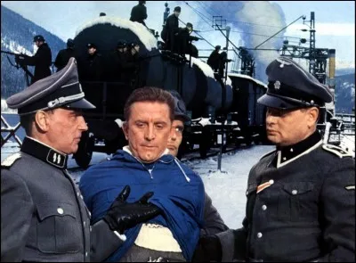 Film retraçant les efforts nazis pour mettre au point une bombe atomique et le sabotage de l'usine d'eau lourde par les alliés.