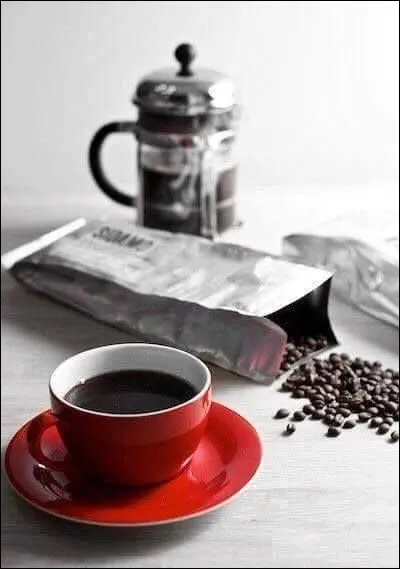 Qui a écrit "Ceux du grand café" ?