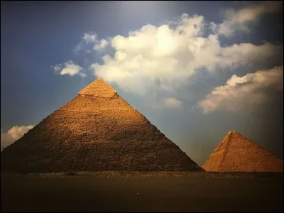 Laquelle de ces 7 merveilles du Monde antique se trouve en Égypte ?
