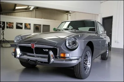 Quelle est la marque du moteur qui équipait la MGB GT V8 ?