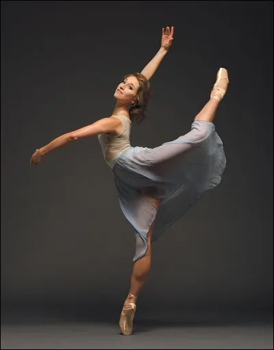 Ayant donné à la musique de ballet ses titres de noblesse (« Casse-Noisette », « Le Lac des cygnes », etc.), je suis un compositeur incontournable de l'époque romantique. Je suis :