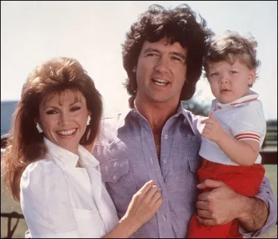 Quel est le prénom du personnage féminin dans la série "Dallas" ?