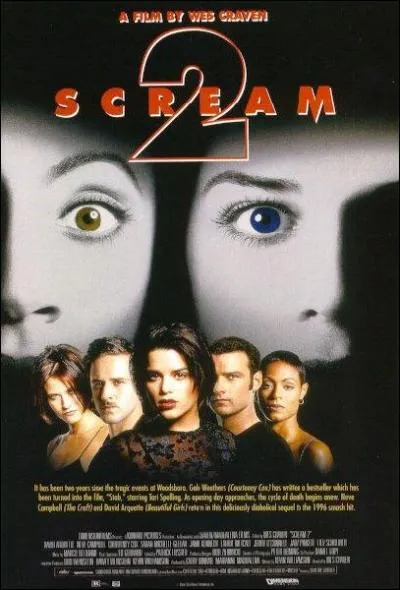 Dans Scream 2, comment se nomme le film adapt des vnements du premier Scream?