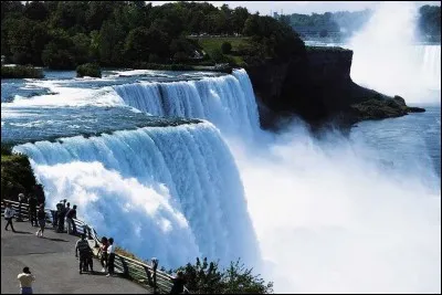 L'auteur du roman "les Chutes", prix Femina 2005 est Jeanne Austen.