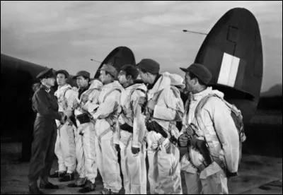 Le film "la bataille de l'eau lourde" est un film réalisé par Jean Dréville.