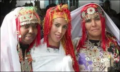 J'ai constater très vite que les Maures raffollent des dattes en voyagant chez les Berbères.