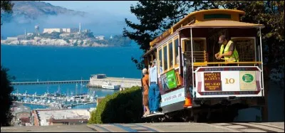 Ce sont presque des remontées mécaniques, hâlées par câbles. Aujourd'hui, ils sont principalement utilisés par les touristes, surtout sur la ligne qui va de Fisherman's Wharf jusqu'au Market Street.