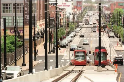 Ce nouveau tramway rouge et gris est en service depuis 2016 dans la capitale nationale : c'est un retour aux sources parce qu'un système y a été exploité de 1862 à 1962.