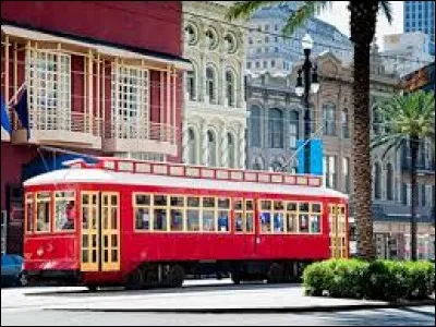 Le Streetcar rouge et vert de la ligne de Saint Charles Avenue, dans cette capitale de la Louisiane, est le plus ancien au monde continuellement en activité. Cette ligne est également appelée le ''tramway nommé Désir''.