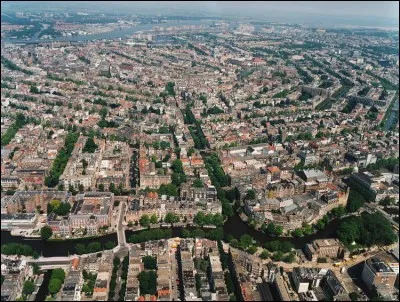Dans quelle ville a-t-elle vécu pendant son enfance ?