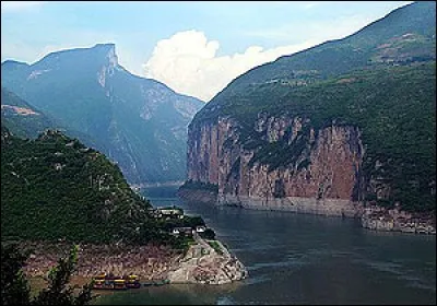 Y comme Yangzi Jiang. Laquelle de ces grandes villes chinoises ne se trouve pas sur le fleuve Yangzi ?