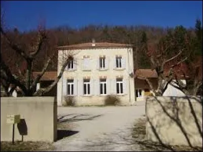 Petit village de 84 habitants de l'ancienne région Rhône-Alpes, dans l'arrondissement de Nyons, Teyssières se situe dans le département ...