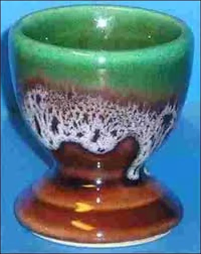 Quelle ville des Alpes-Maritimes est liée à la céramique ?