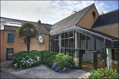 Il ou elle a son musée à Quimper, dans le Finistère. Il s'agit du ou de ...