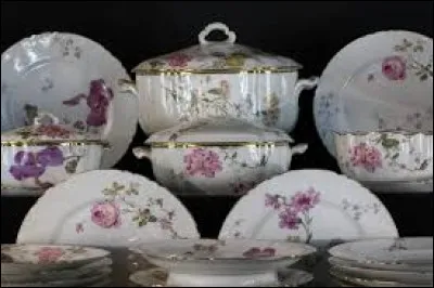 Sa porcelaine est très réputée. Il s'agit de la ville ...