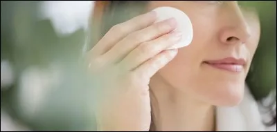 Liquide composé d'eau et de très petits phospholipides qui se comportent comme une huile.