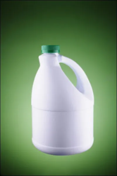 Solution aqueuse d'hypochlorite de sodium ou de chlorure de sodium, employée comme désinfectant ou pour le blanchissage.