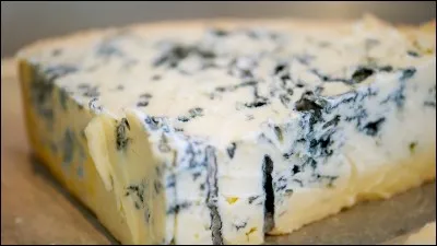 Quel fromage traditionnel à pâte persillée est produit en Lombardie et dans le Piémont ?