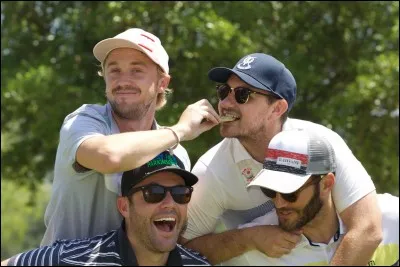 Comment s'appellent ses frères ?