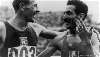 Ce sportif est un des rare à être décoré de la Légion d'honneur à titre militaire (officier) et pour son titre sportif (chevalier). Malgré une blessure de guerre au pied, il gagnera la médaille d'or dans une épreuve mythique des JO en battant un adversaire qui est, aussi, son ami. 
Qui est ce grand sportif ?