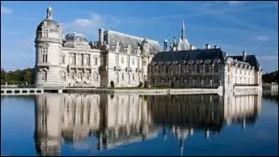 Appelé les Oisiens, quel autre gentilé porte les habitants de mon département ? (photo du château de Chantilly).