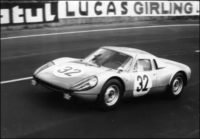En 1964, cinq Porsche terminent entre la 7e et la 12e place; elles prennent, l'année suivante, les 4e et 5e places. De quel modèle s'agit-il ?